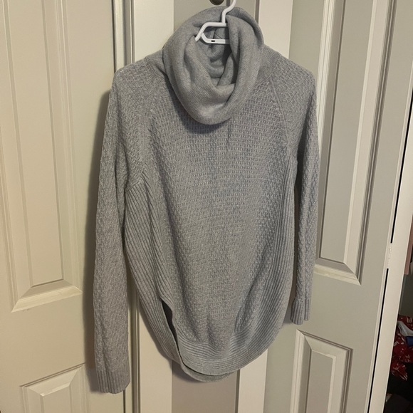 🎉5/$30 bundle of tops - small🎉 - Picture 4 of 7